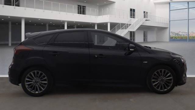 2017 Ford Focus 1.0 EcoBoost 125 ST-Line 5dr BJ67YVC